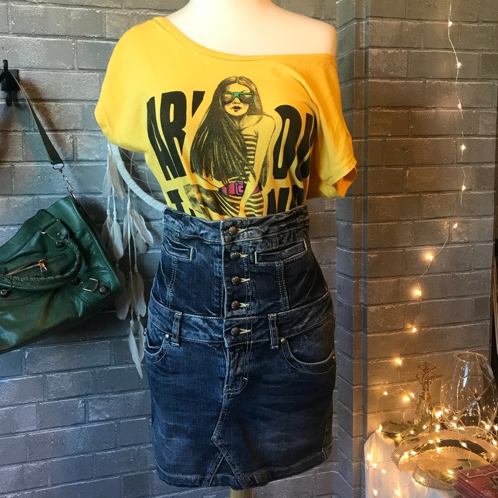 2-piece outfit: trafaluc top & high-waisted skirt